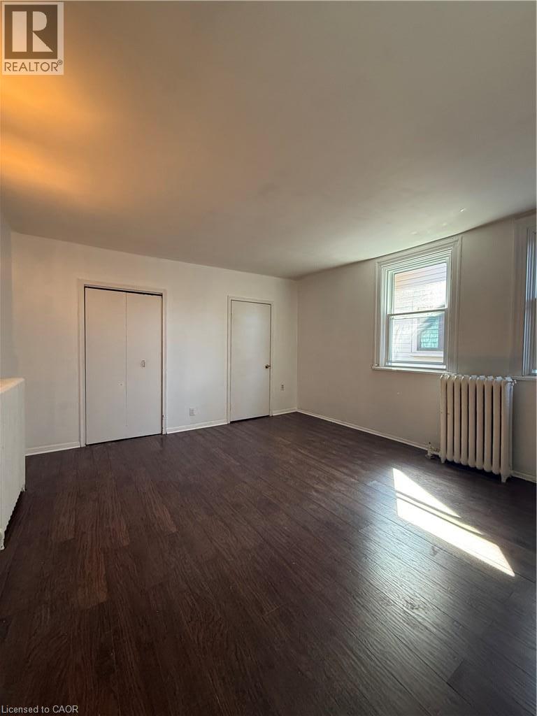 Photo of 4 UNDERMOUNT Avenue