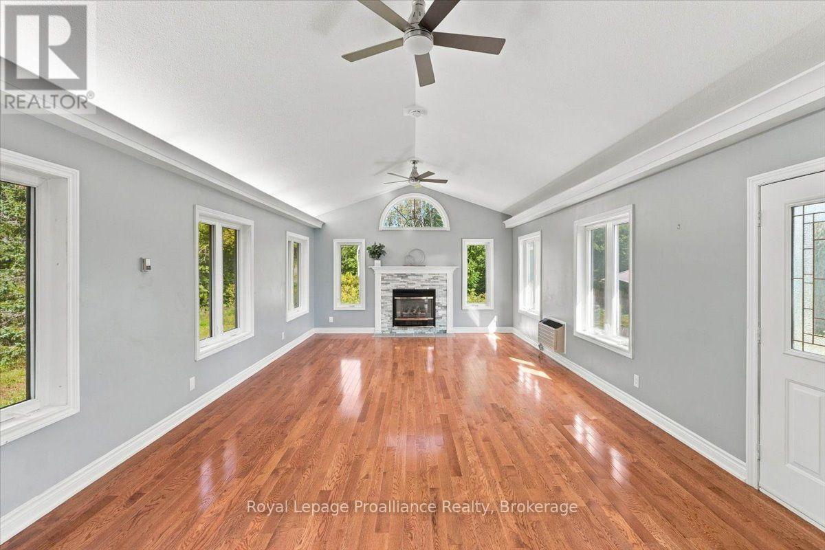 380 ASHLEY STREET - 13