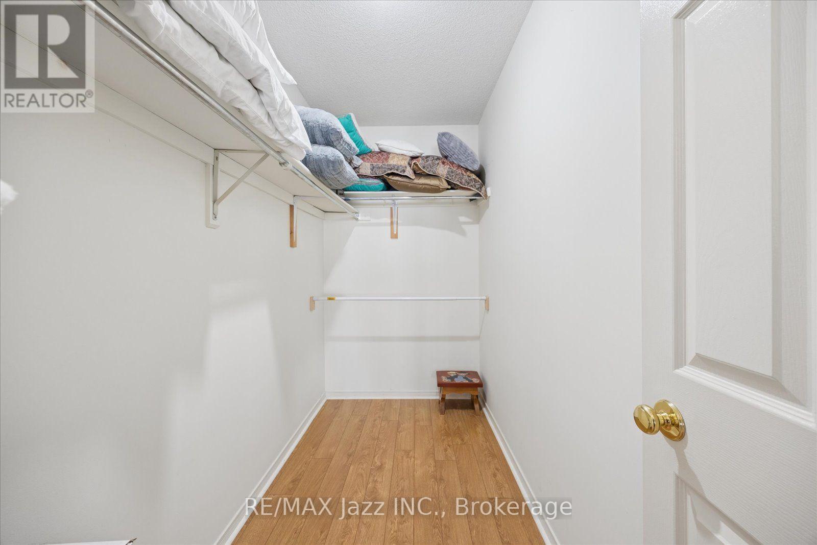 894 GRANDVIEW STREET N - 18