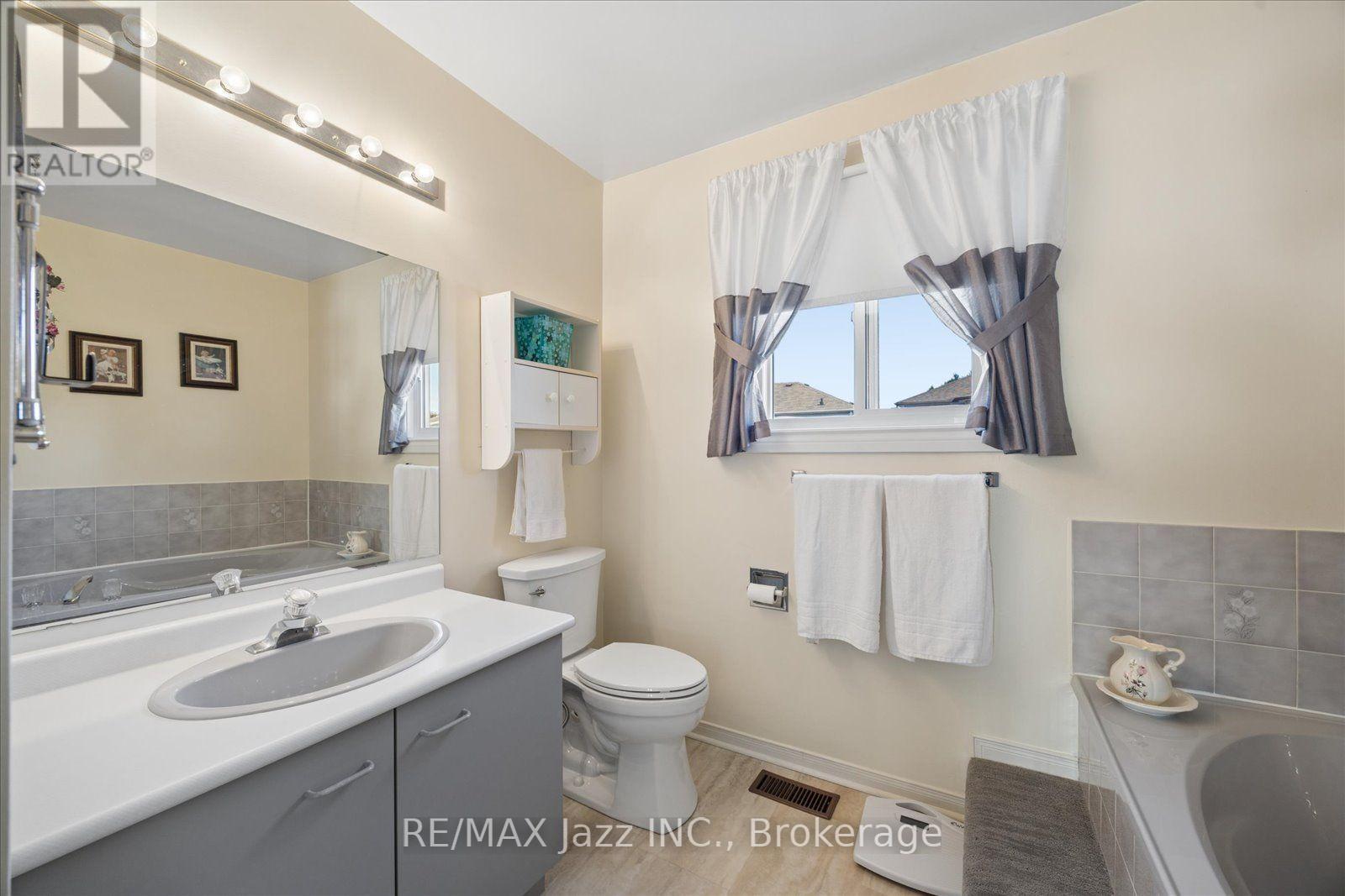 894 GRANDVIEW STREET N - 19