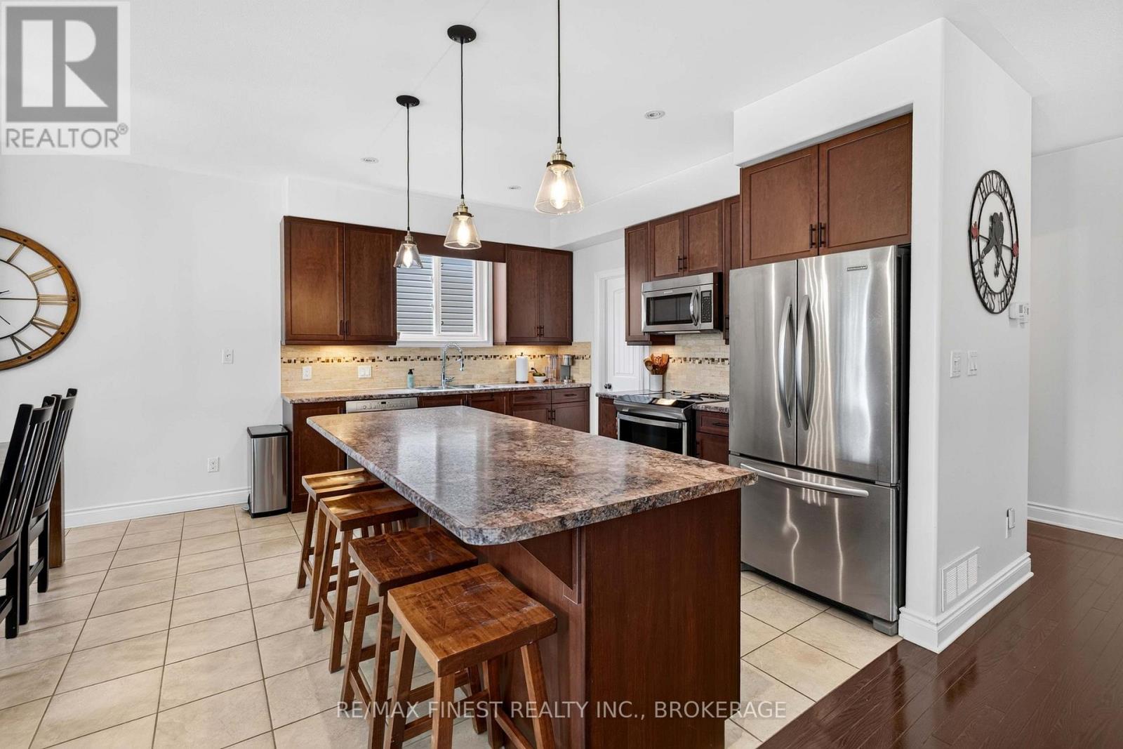 1593 PROVIDENCE CRESCENT - 13