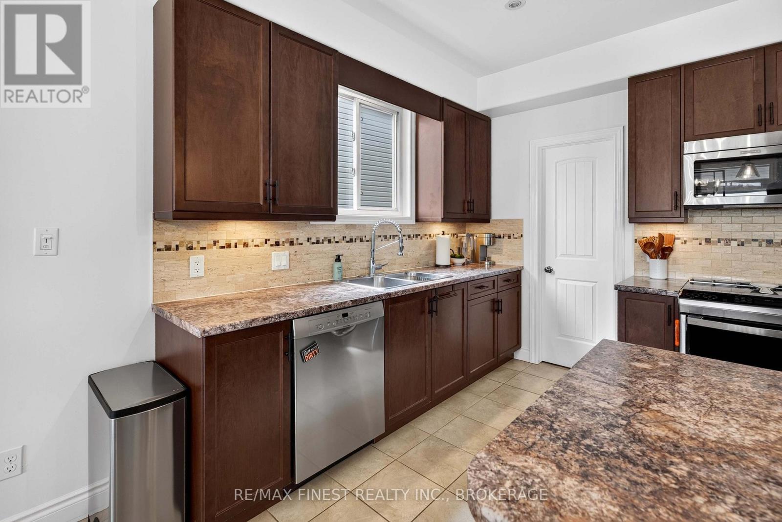 1593 PROVIDENCE CRESCENT - 15