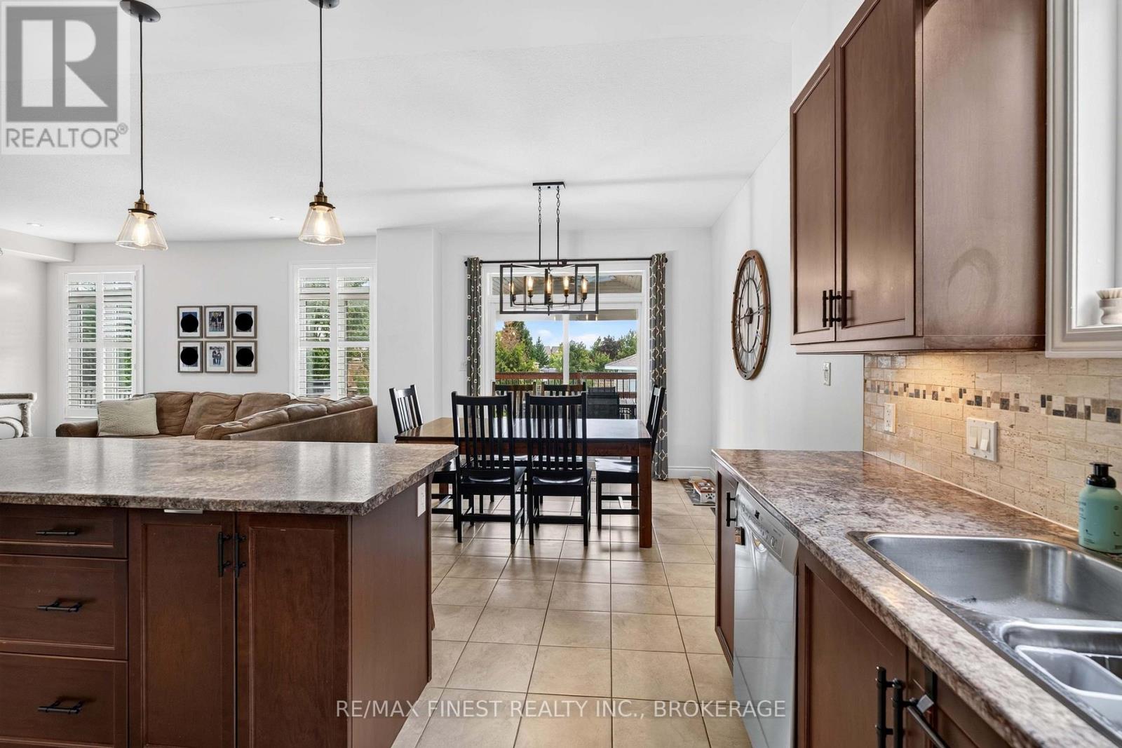 1593 PROVIDENCE CRESCENT - 21