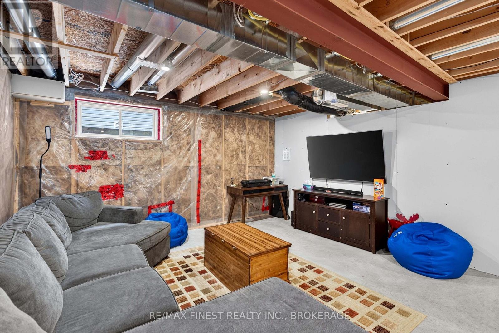 1593 PROVIDENCE CRESCENT - 39