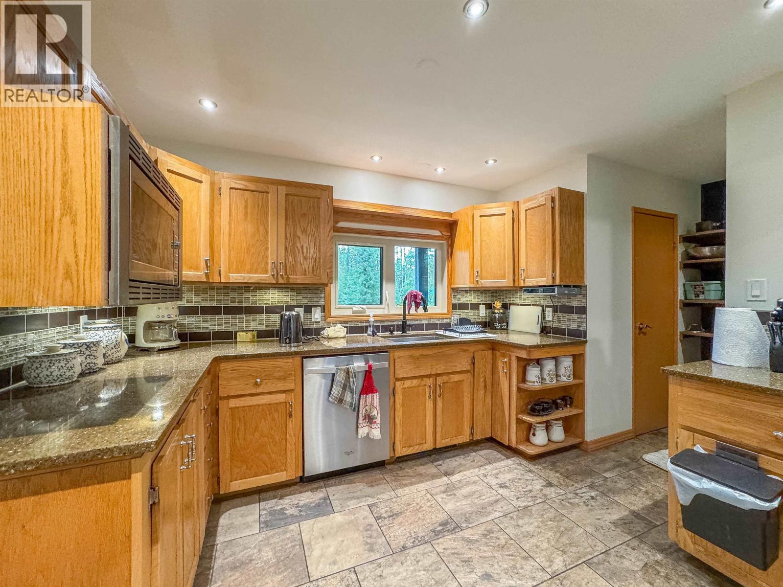 1705 MILLAR ROAD - 6