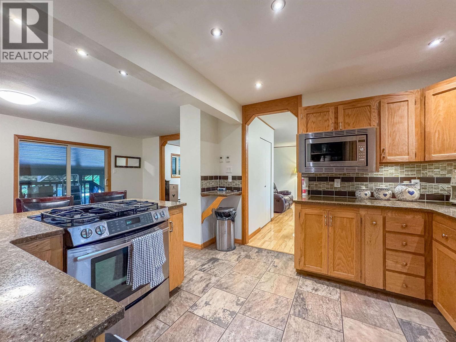 1705 MILLAR ROAD - 9
