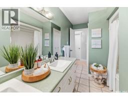 1403 Hochelaga Street W, Moose Jaw, SK S6H6G6 Photo 19