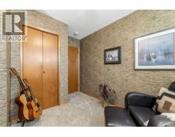 1403 Hochelaga Street W, Moose Jaw, SK S6H6G6 Photo 18