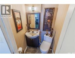 1403 Hochelaga Street W, Moose Jaw, SK S6H6G6 Photo 25
