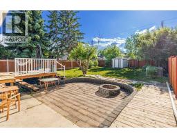 Living room - 1831 43 Street Se, Calgary, AB T2B1H1 Photo 8