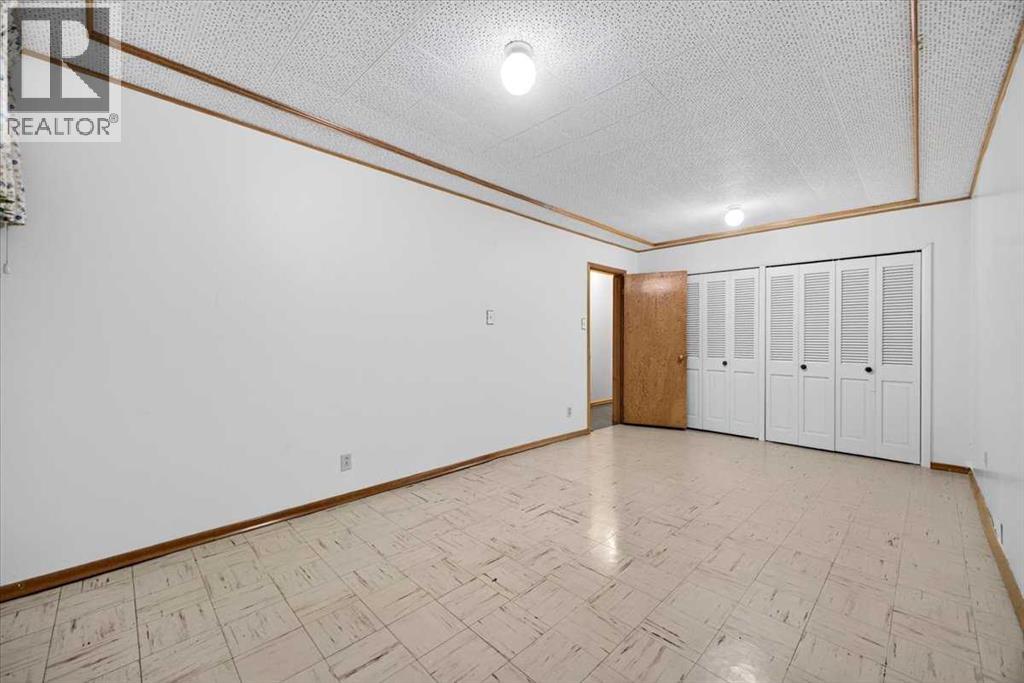 5007 14A Street SW - photo 40