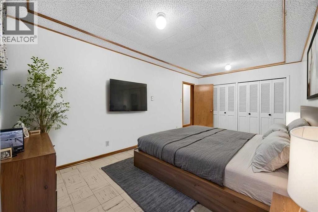 5007 14A Street SW - photo 39
