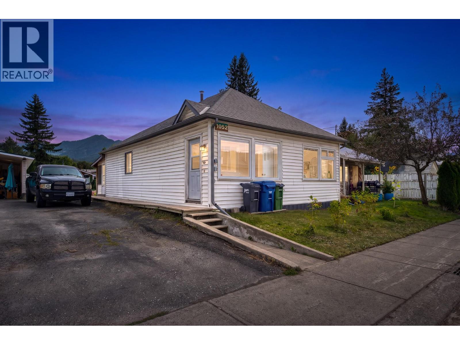 1052 6TH Avenue - 39