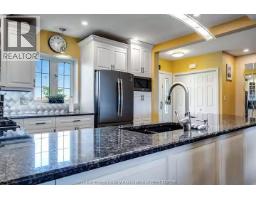 Living room/Fireplace - 752 Point Pelee, Leamington, ON N8H3V4 Photo 7