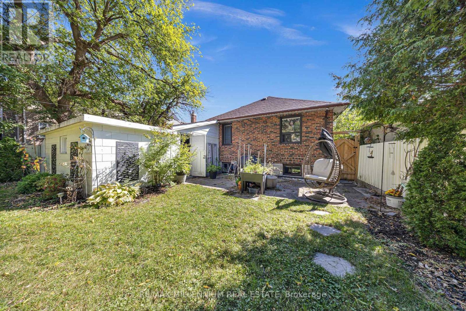 16 SULTANA AVENUE - 38