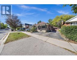 16 Sultana Avenue, Toronto, ON M6A1S8 Photo 40