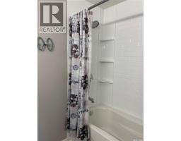 Laundry room - 825 7th Avenue Nw, Moose Jaw, SK S6H4C1 Photo 13