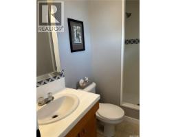825 7th Avenue Nw, Moose Jaw, SK S6H4C1 Photo 22