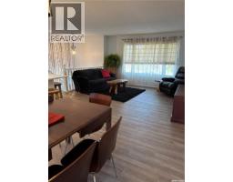 Bedroom - 825 7th Avenue Nw, Moose Jaw, SK S6H4C1 Photo 7