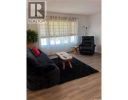 3pc Ensuite bath - 825 7th Avenue Nw, Moose Jaw, SK S6H4C1 Photo 8