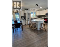 Family room - 825 7th Avenue Nw, Moose Jaw, SK S6H4C1 Photo 9