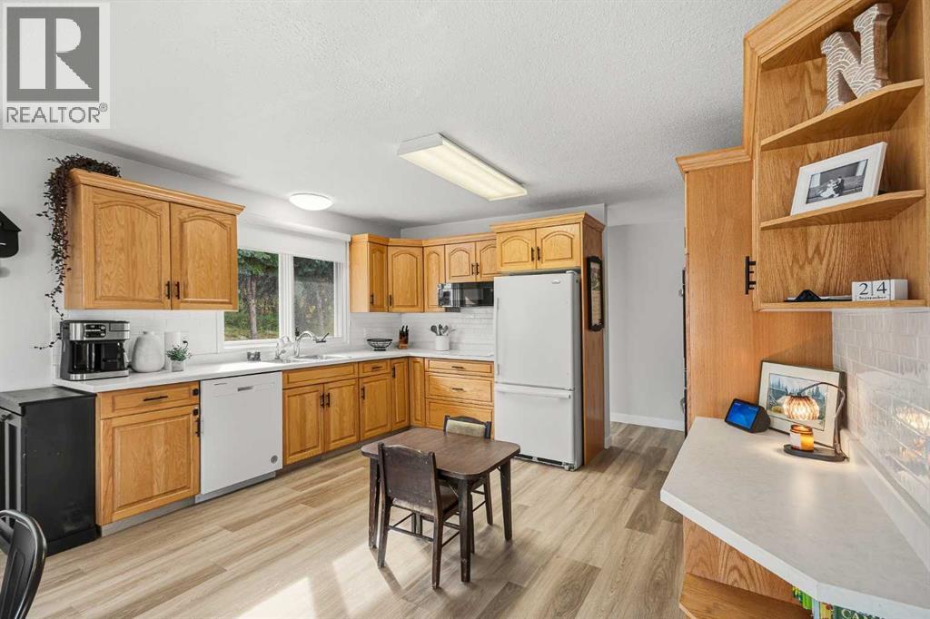 210 3 Avenue, Paradise Hill — photo 16