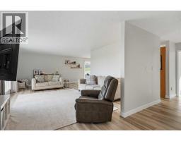 Laundry room - 210 3 Avenue, Paradise Hill, SK S0M2G0 Photo 8