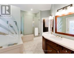 Bathroom - 38 Castle Drive, Barrie, ON L4N1R1 Photo 17