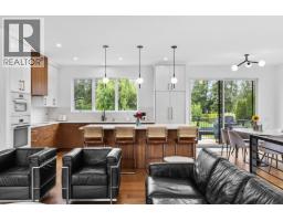 4pc Ensuite bath - 624 Bonjou Road, Kelowna, BC V1W1M5 Photo 7