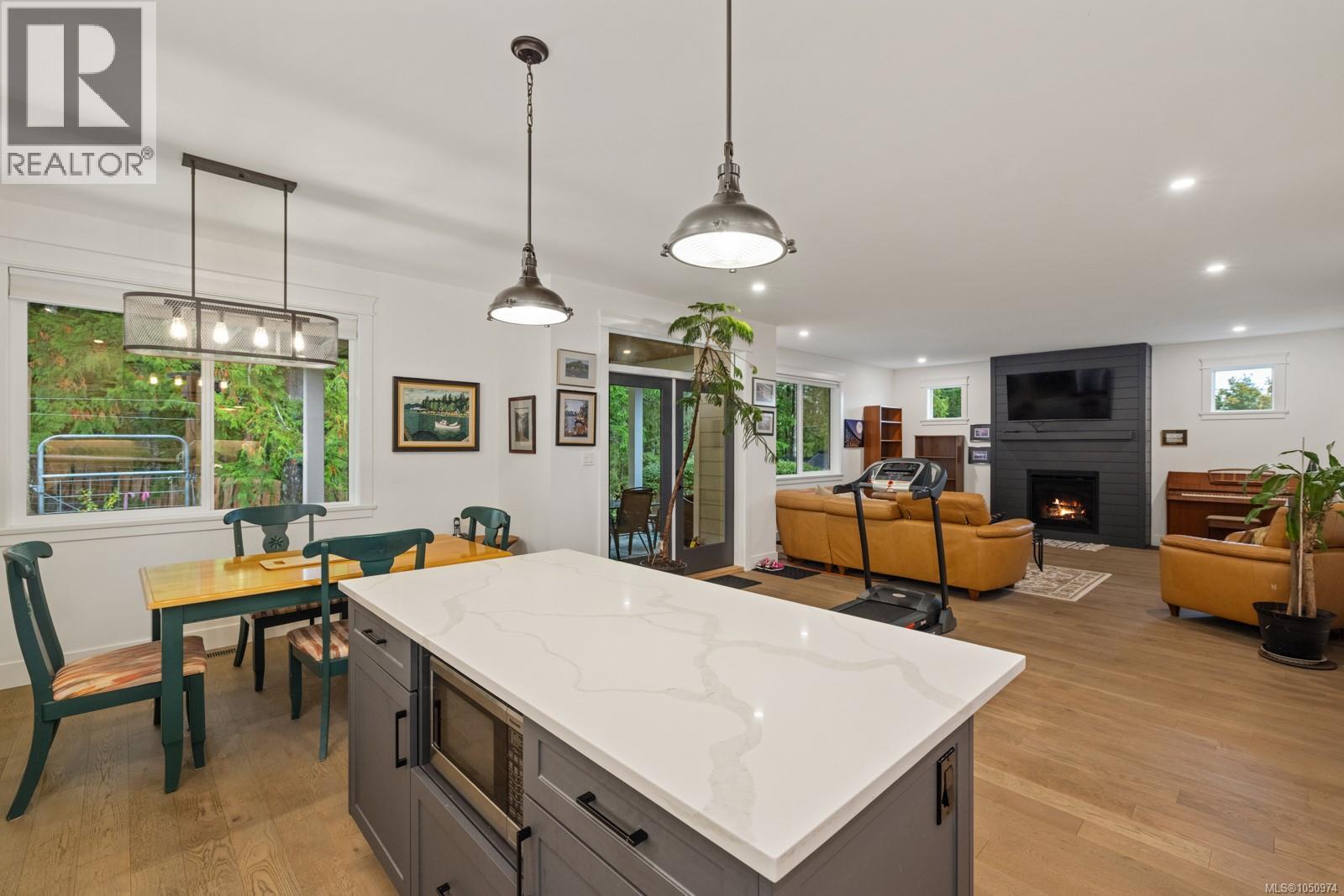 521 Mountain View Dr - 18