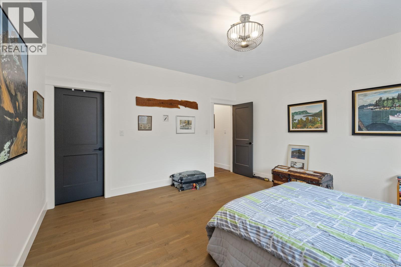 521 Mountain View Dr - 25