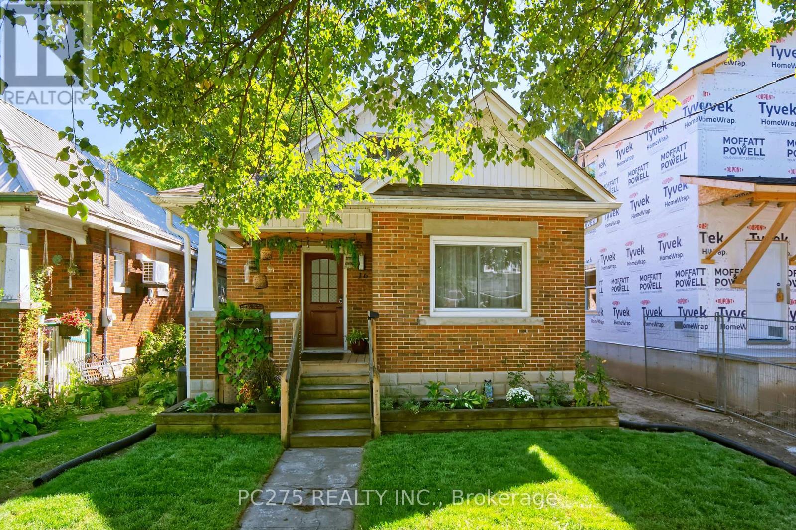 16 Barrington Avenue, London North (North N), Ontario, N6H1J9, London North (North N), Ontario — photo 1 of 5