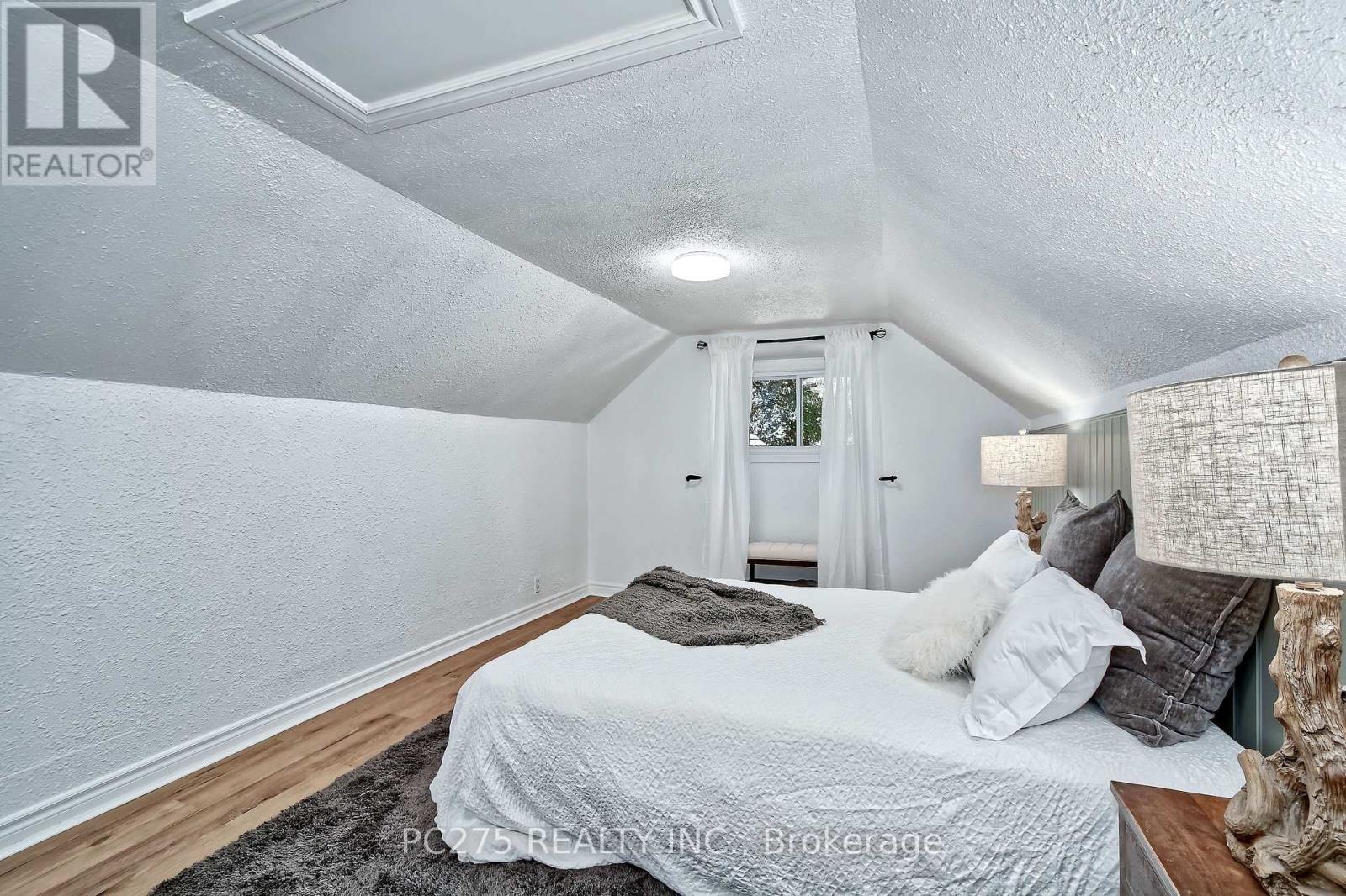 16 BARRINGTON AVENUE - Image 24