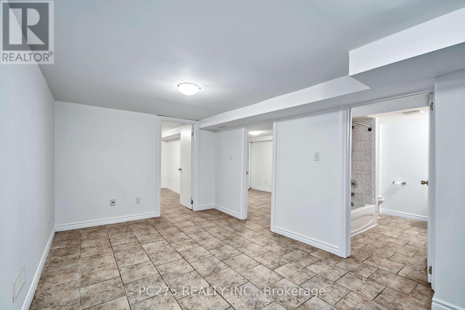 16 BARRINGTON AVENUE - Image 32