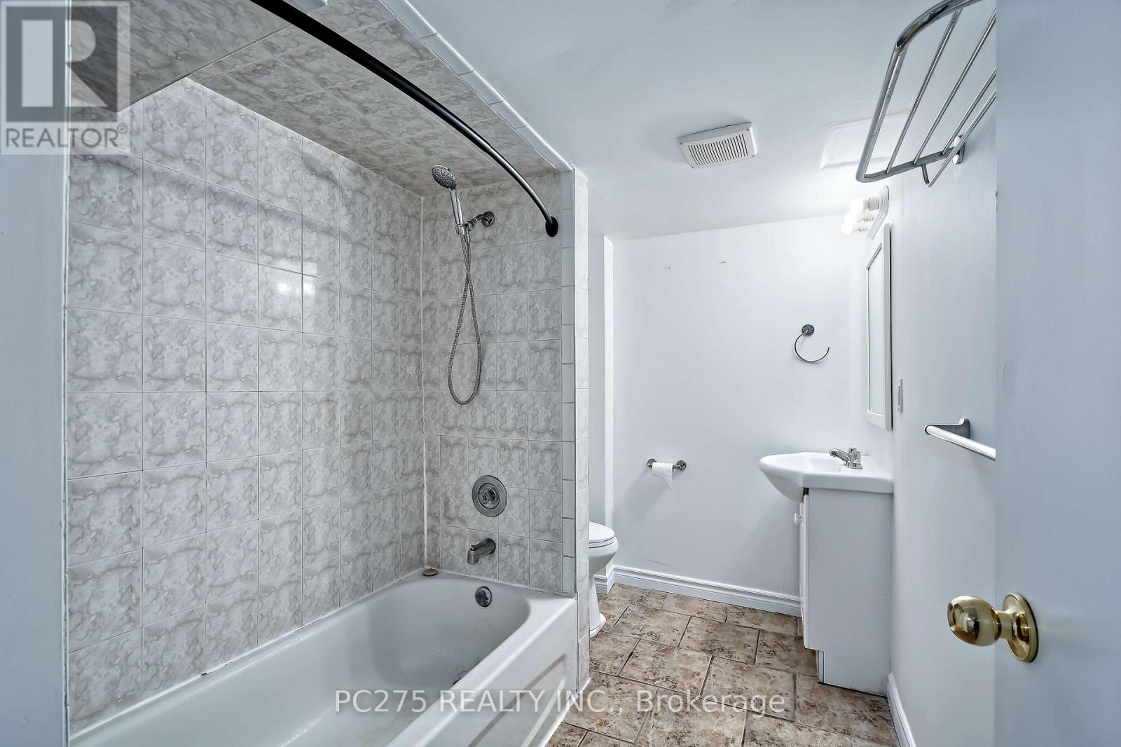 16 BARRINGTON AVENUE - Image 35