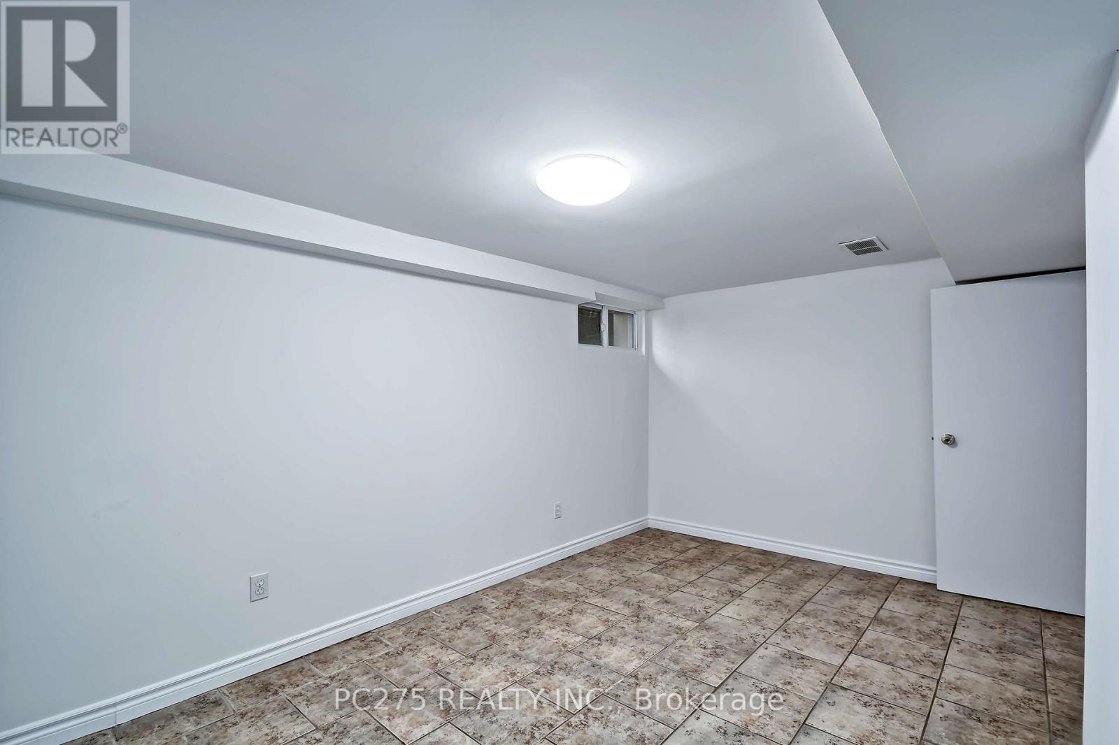 16 BARRINGTON AVENUE - Image 37