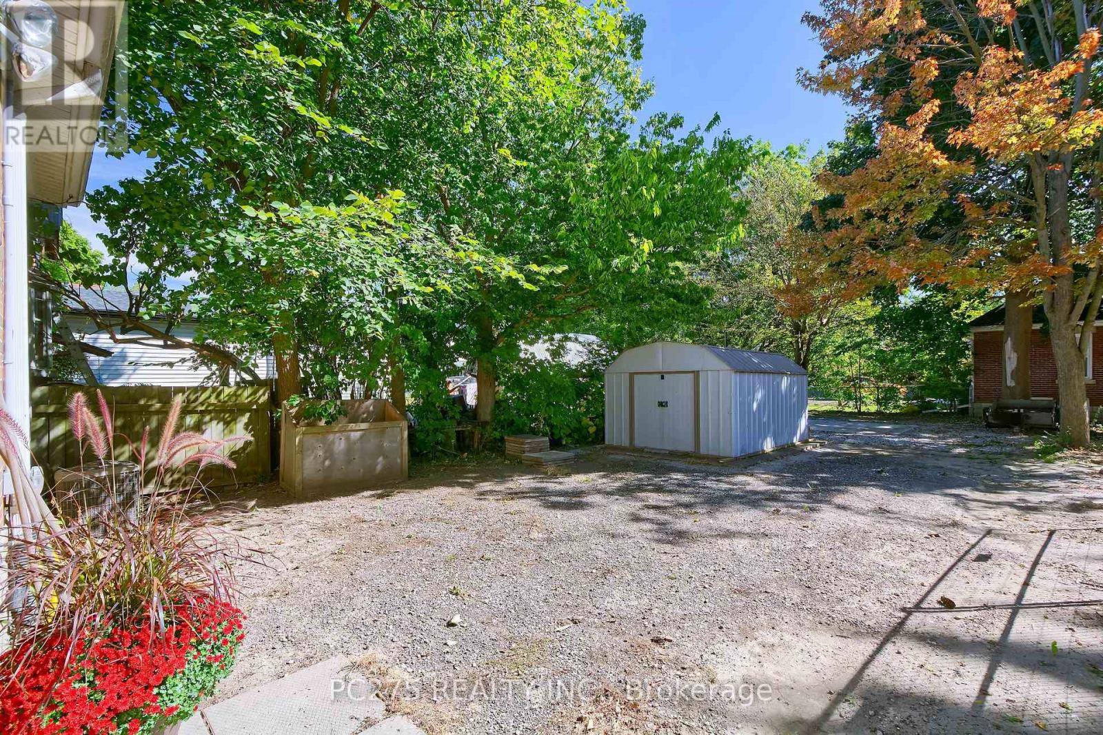 16 BARRINGTON AVENUE - Image 42
