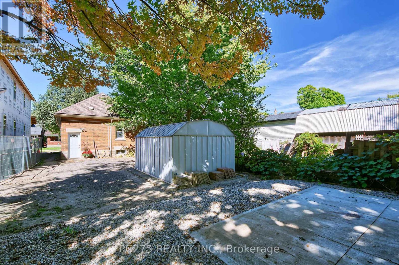 16 BARRINGTON AVENUE - 45