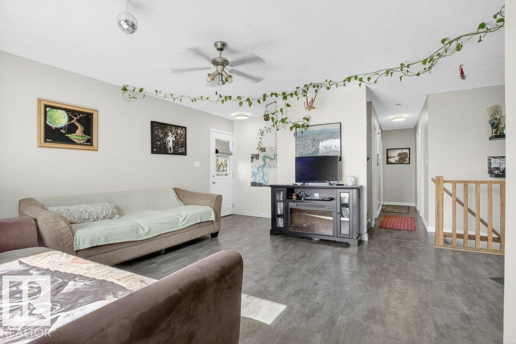 2104 145 AV NW photo 4