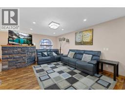 Kitchen - 157 Saratoga Close Ne, Calgary, AB T1Y7A1 Photo 10