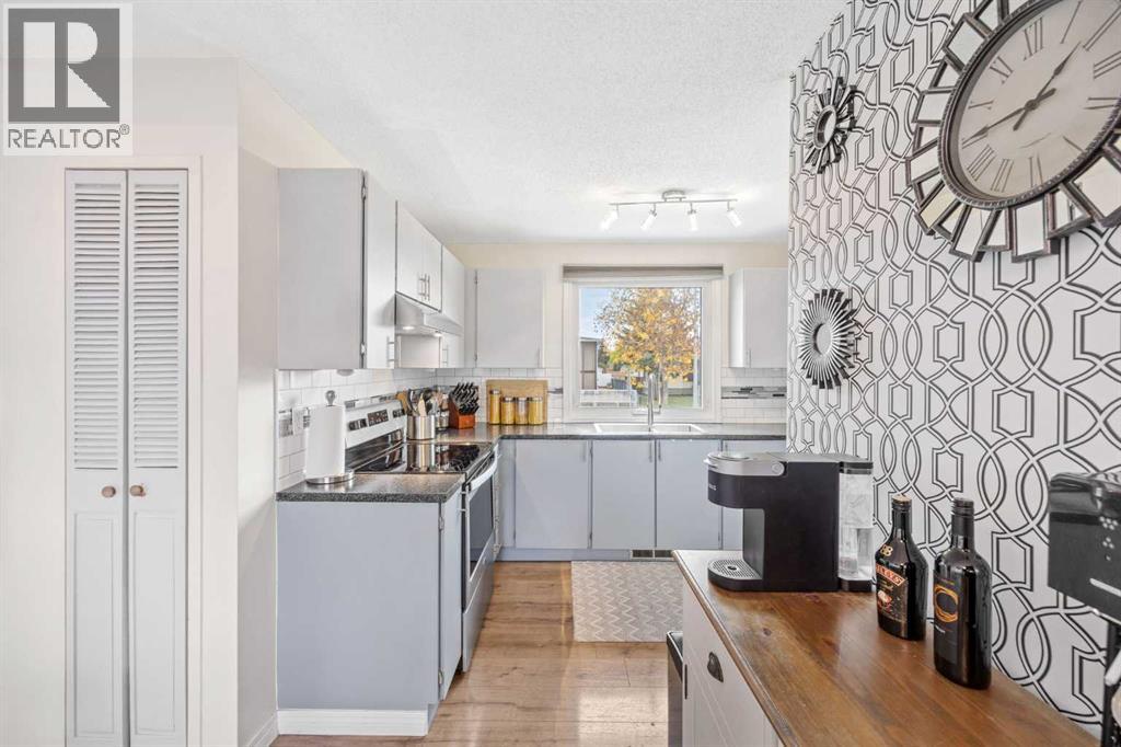 6824 43 Avenue NE - 9
