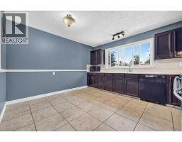 4pc Bathroom - 136 Templeview Place Ne, Calgary, AB T1Y3S2 Photo 8