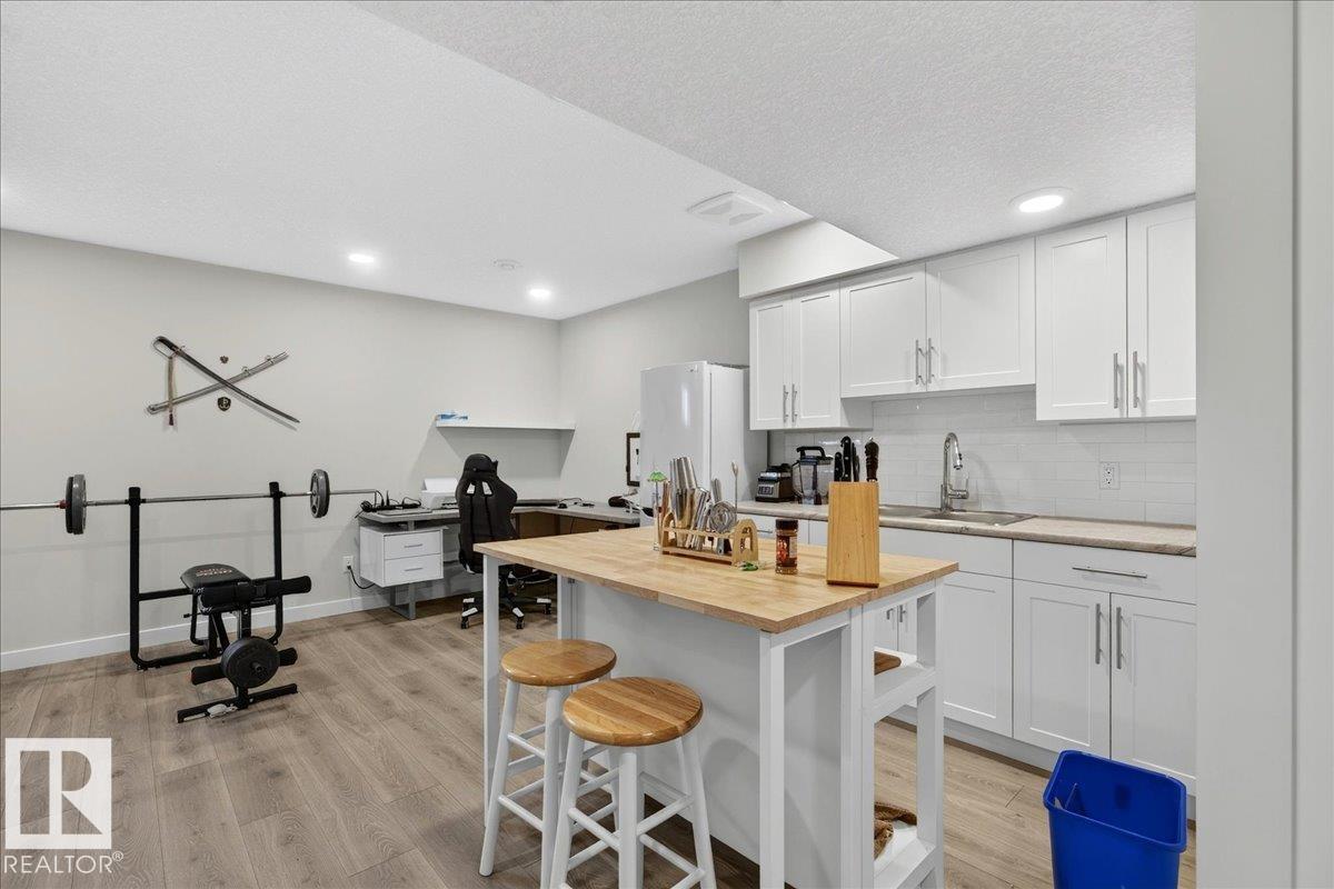 100 MEADOWLAND CR - Image 35
