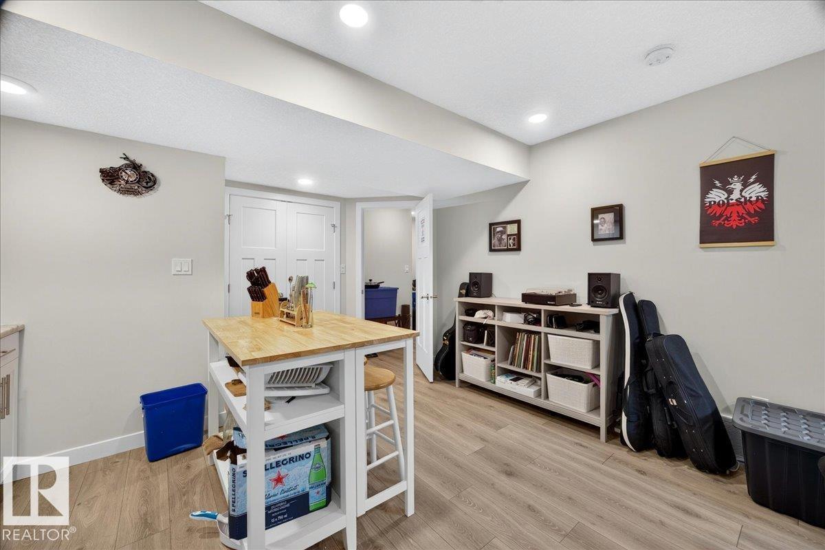 100 MEADOWLAND CR - 37