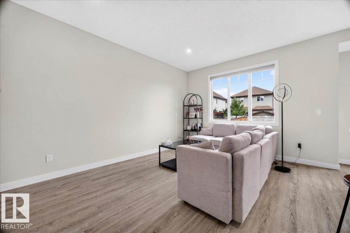 100 MEADOWLAND CR - 4