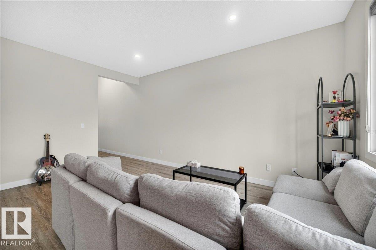 100 MEADOWLAND CR - 5