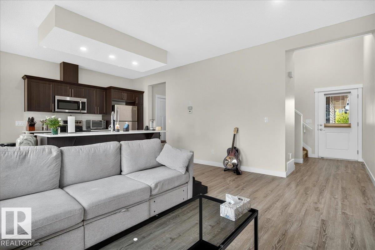 100 MEADOWLAND CR - 6