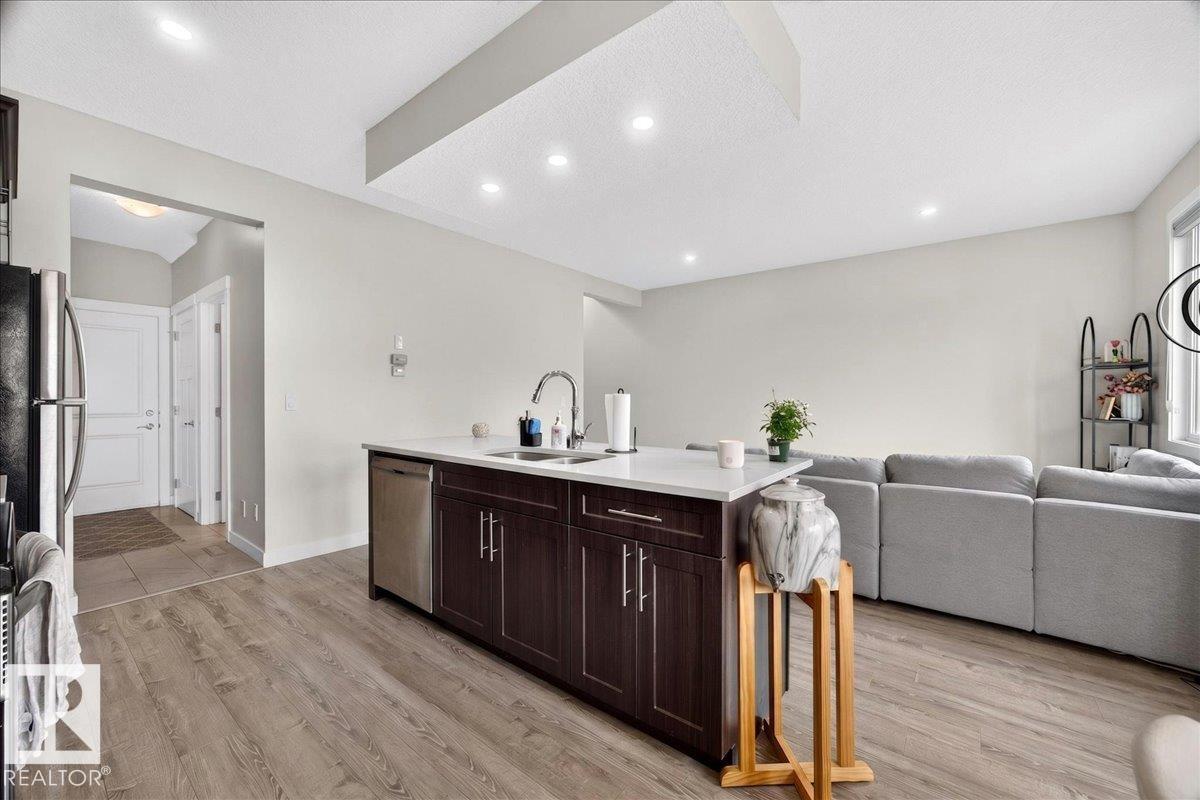 100 MEADOWLAND CR - 7