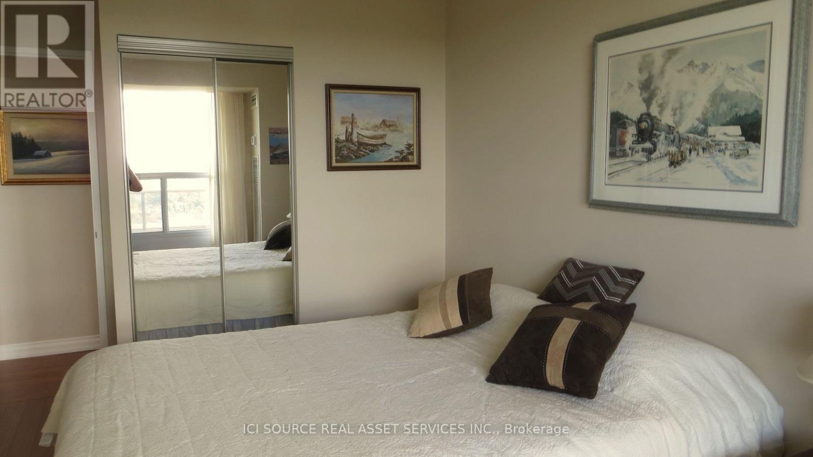 #1702 50 QUEBEC AVENUE - 14