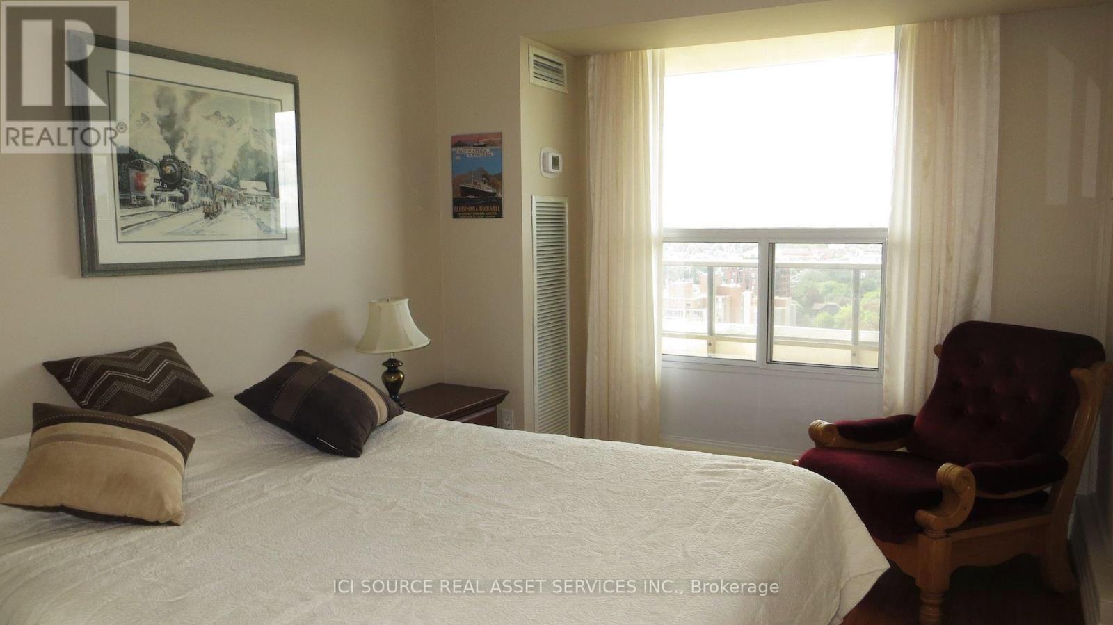 #1702 50 QUEBEC AVENUE - 15